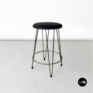 Sgabello in finta pelle nera e acciaio cromato, 1970 ca.