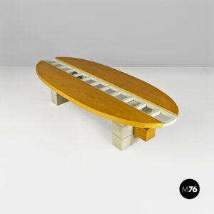 Tavolo da caffè in legno di forma ellittica, 1980 ca.