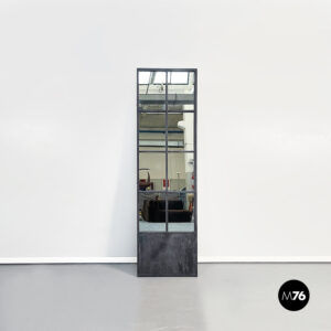 Specchio da terra in metallo nero, 1990 ca.