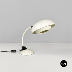Lampada da tavolo in metallo bianco,  1970 ca.