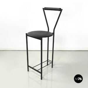 Sgabello in metallo e gomma nera, 1980 ca.