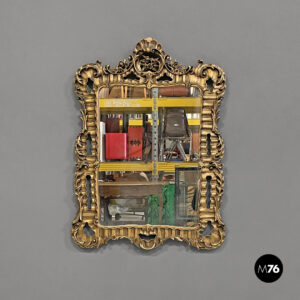 Specchio da parete in legno dorato decorato, 1960 ca.