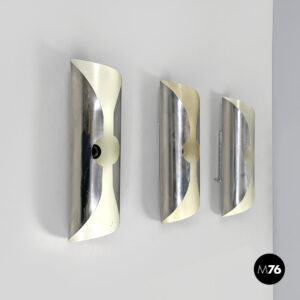 Applique in metallo cromato e bianco, 1970 ca.