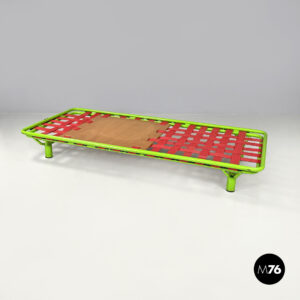 Letto o daybed in legno, tessuto rosso e metallo verde, 1980 ca.