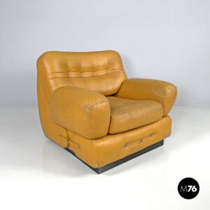 Poltrona in simil pelle giallo senape, 1970 ca.
